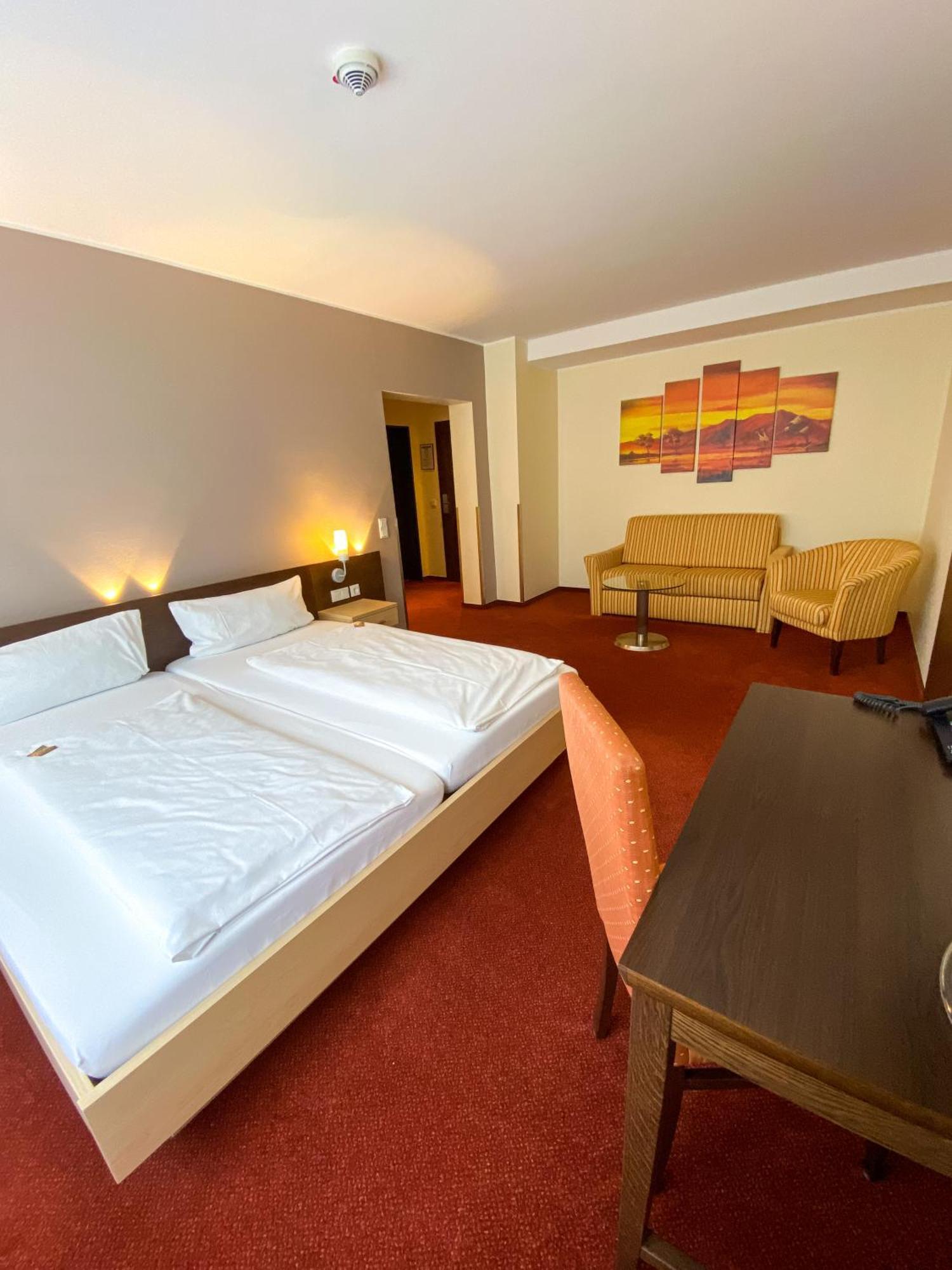 Phoenix Hotel Bergneustadt Екстер'єр фото