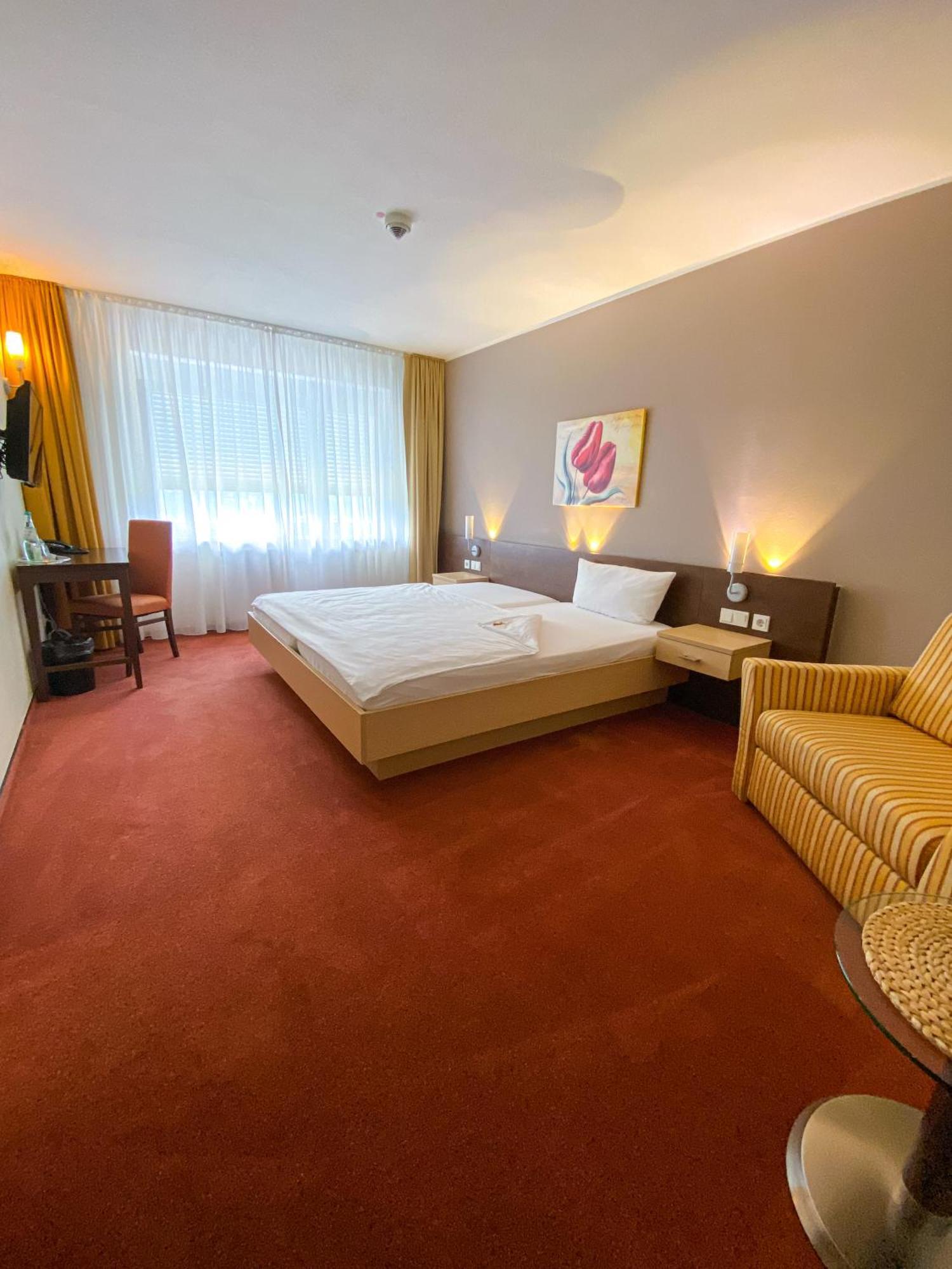 Phoenix Hotel Bergneustadt Екстер'єр фото