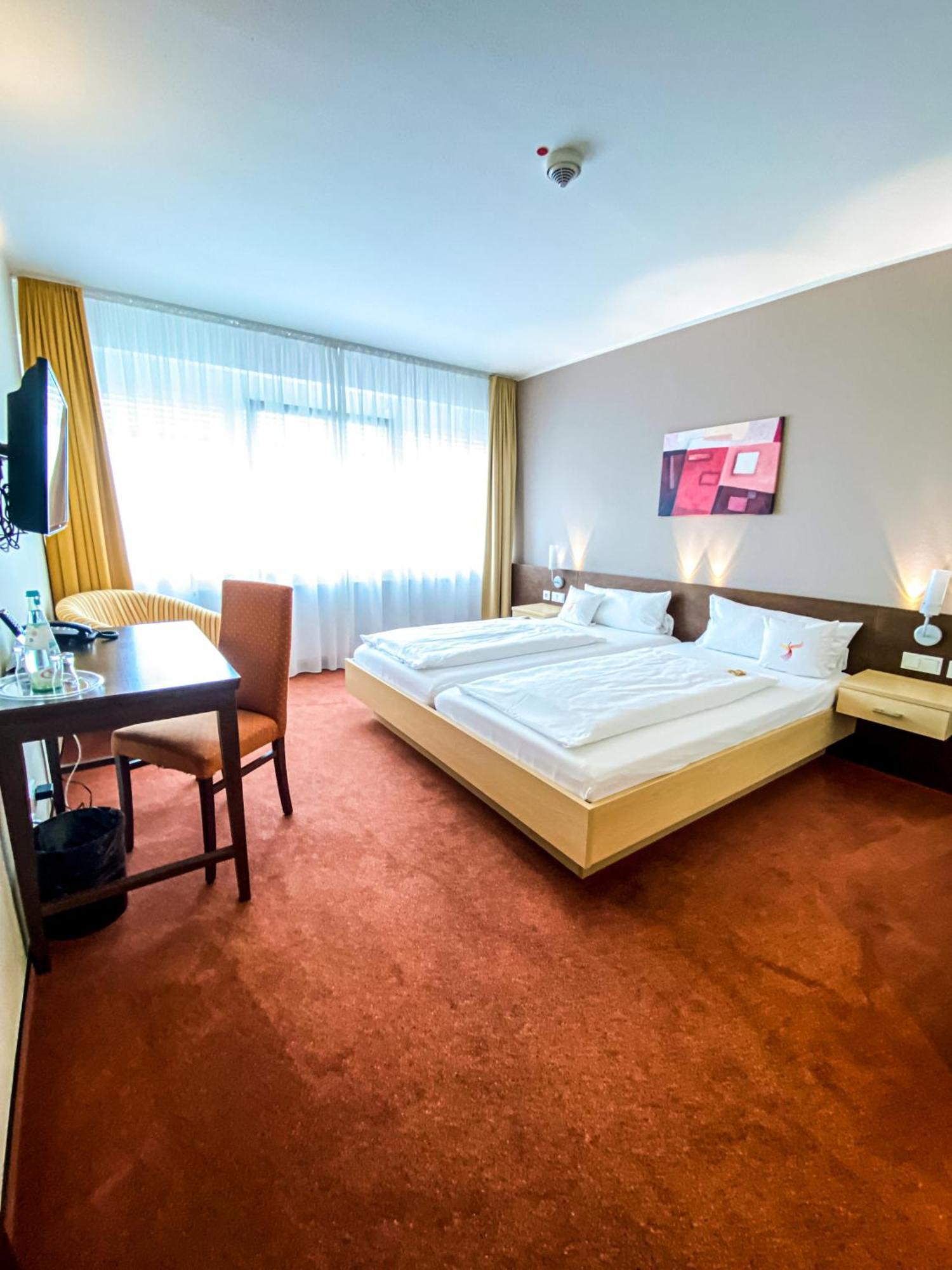 Phoenix Hotel Bergneustadt Екстер'єр фото