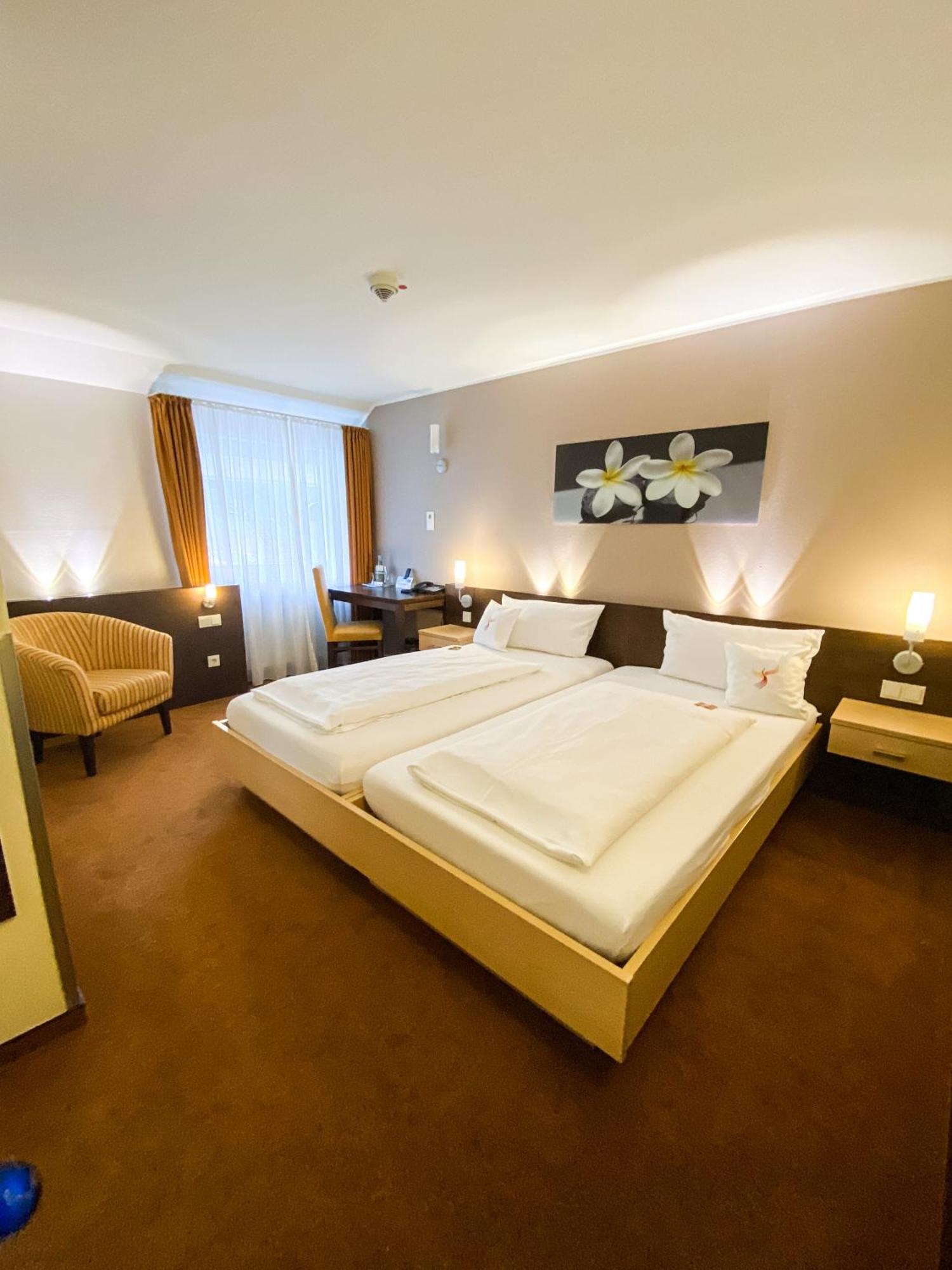 Phoenix Hotel Bergneustadt Екстер'єр фото