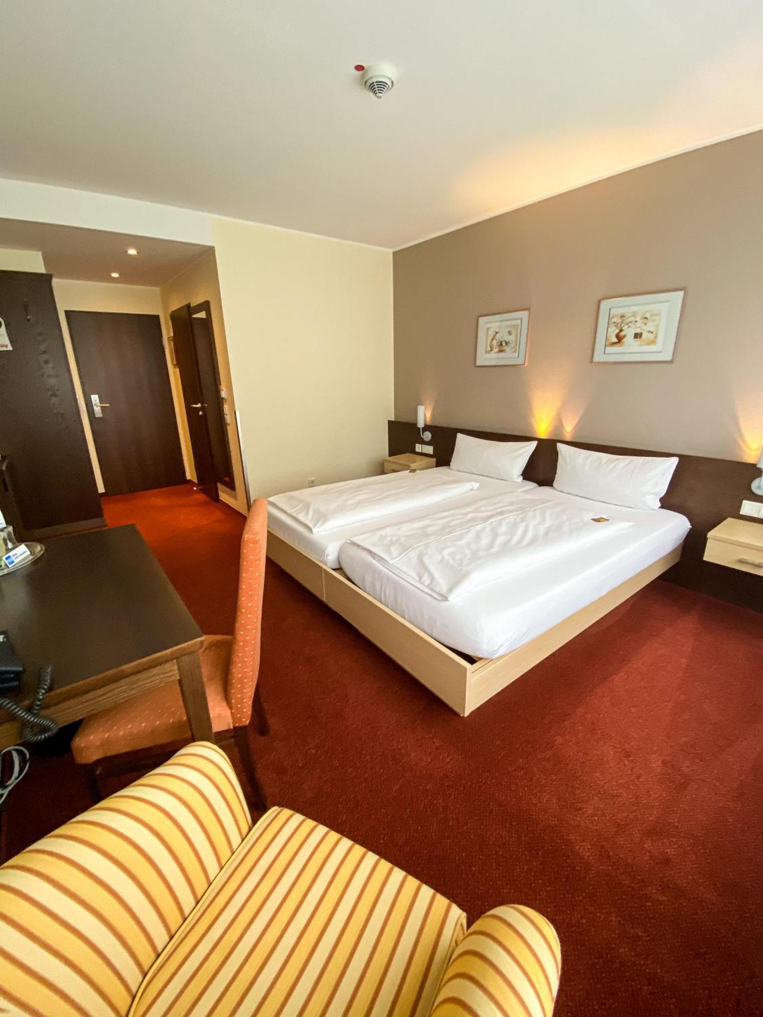 Phoenix Hotel Bergneustadt Екстер'єр фото