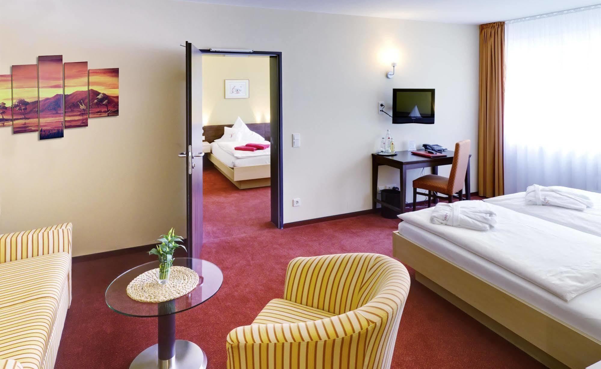 Phoenix Hotel Bergneustadt Екстер'єр фото