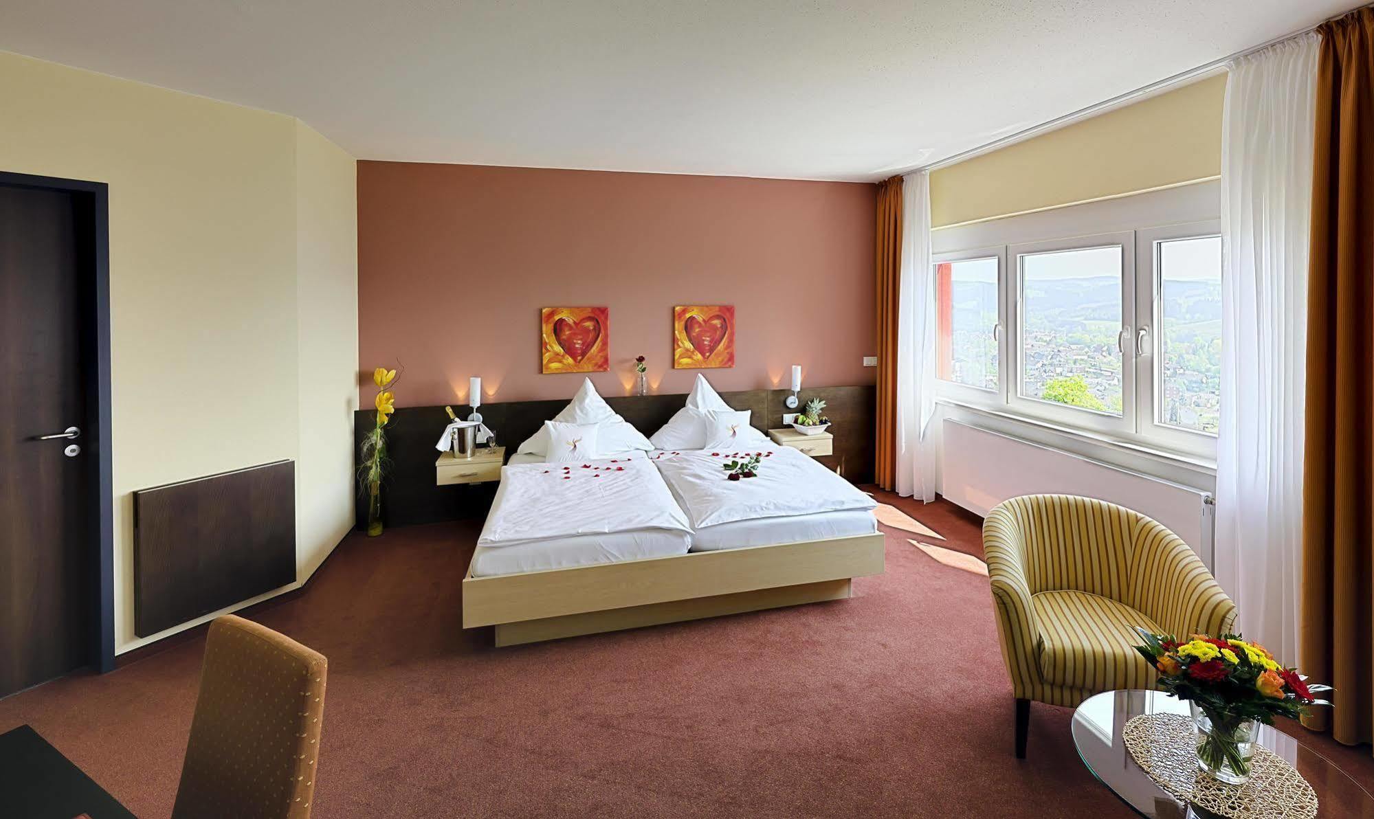 Phoenix Hotel Bergneustadt Екстер'єр фото